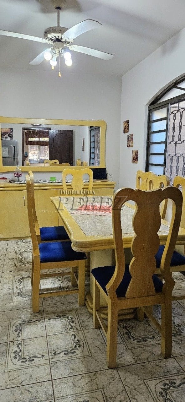 Casa à venda na região leste de Londrina - Califórnia