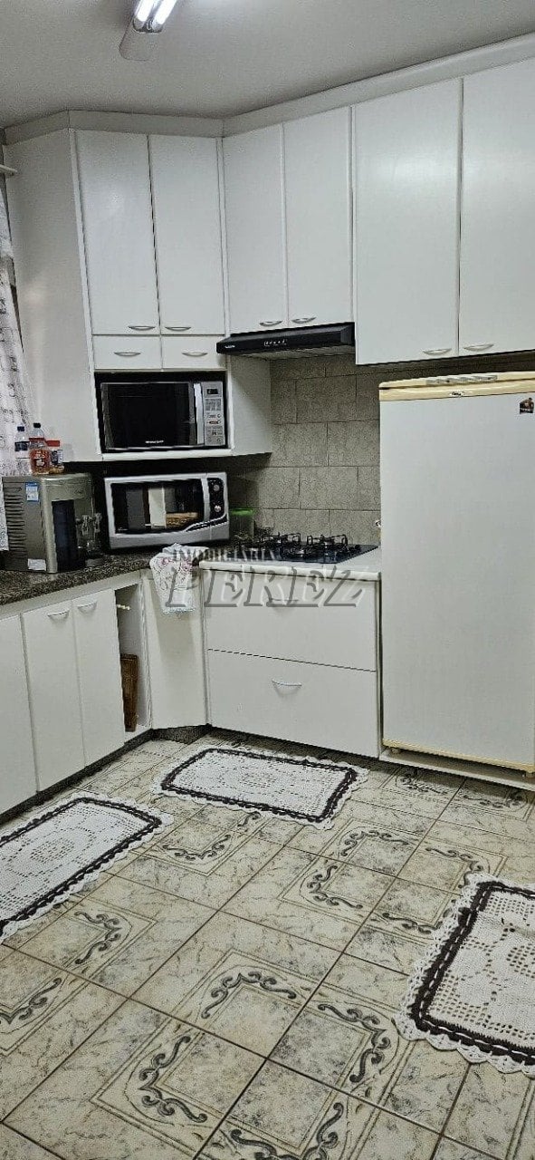 Casa à venda na região leste de Londrina - Califórnia