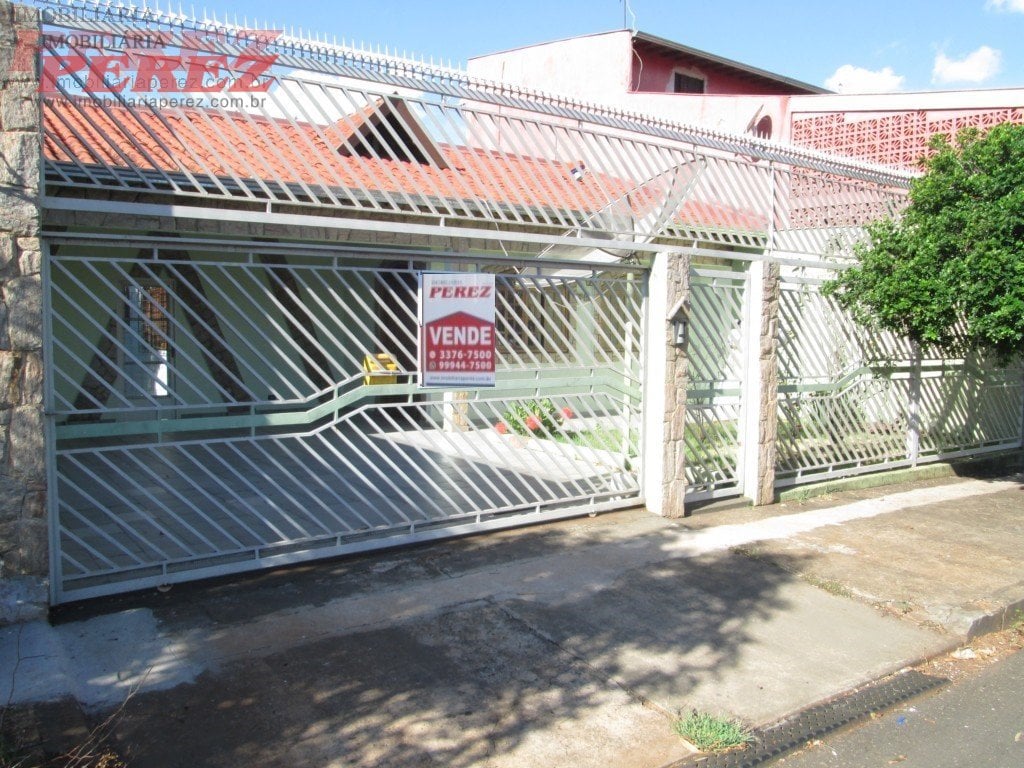Casa à venda no Waldemar Hauer, região leste de Londrina