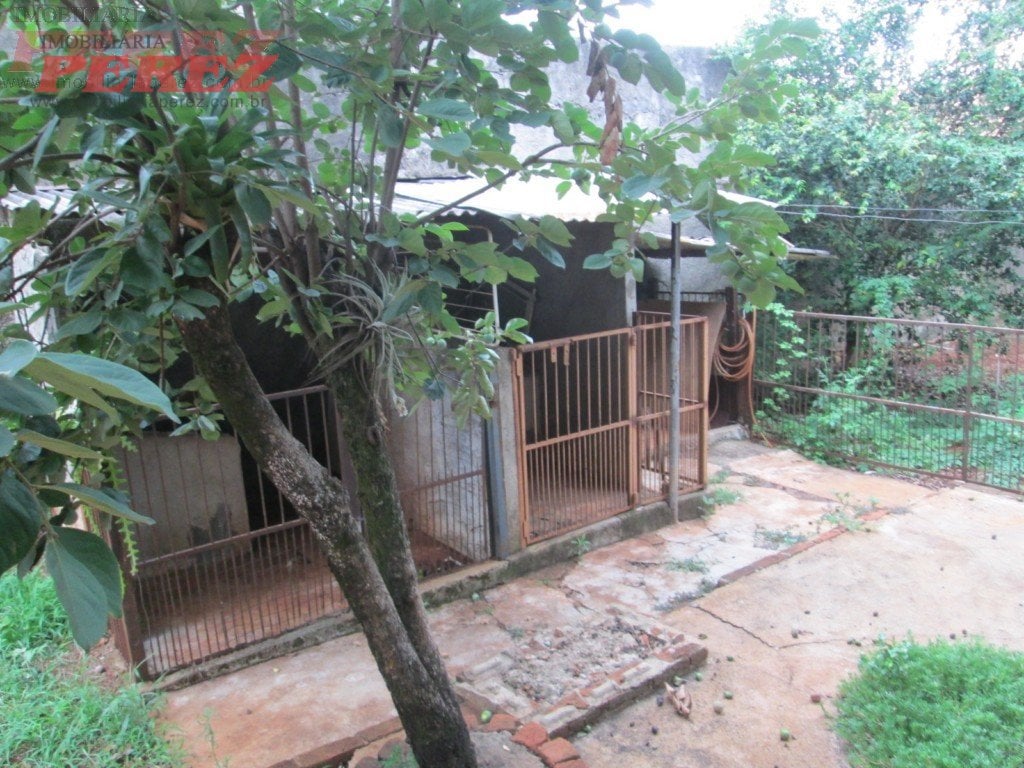 Casa a venda na região leste de Londrina.