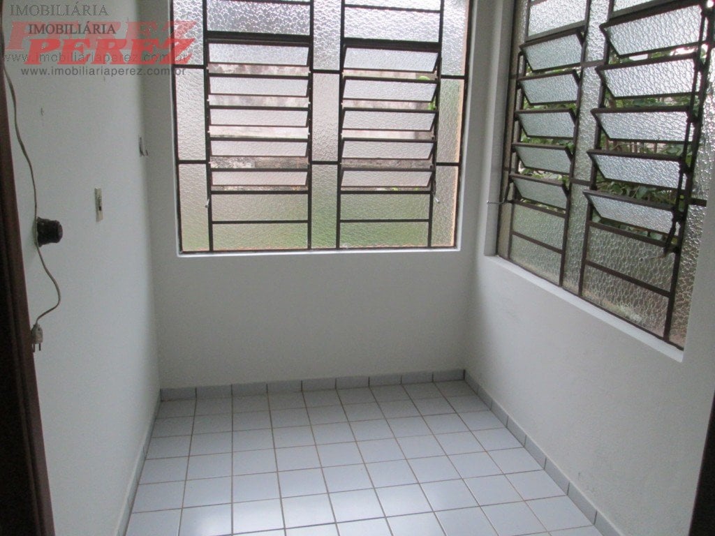 Casa a venda na região leste de Londrina.