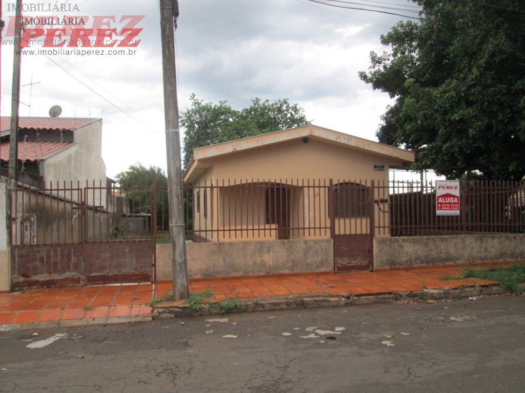 Casa a venda na região leste de Londrina.
