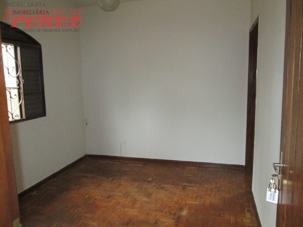 Casa a venda na região leste de Londrina.