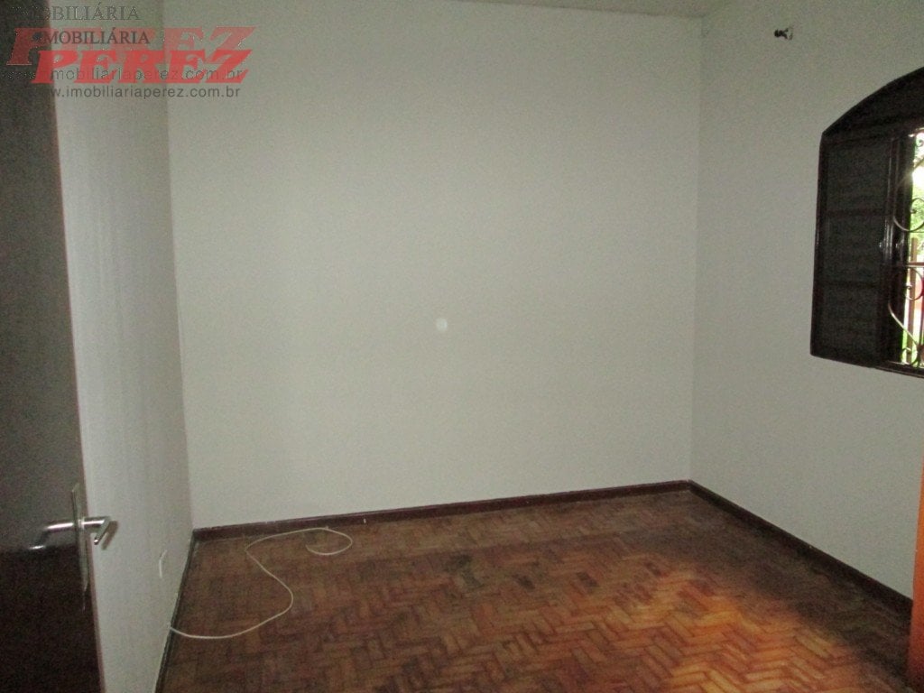 Casa a venda na região leste de Londrina.