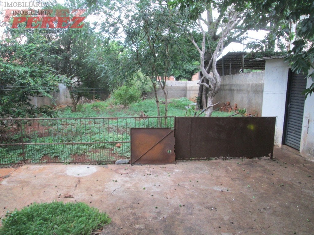 Casa a venda na região leste de Londrina.