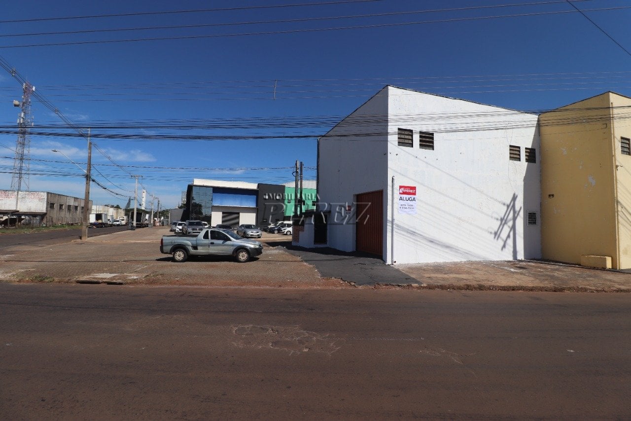 Barracão para alugar na Rodovia Celso Garcia Cid na região oeste em Londrina.
