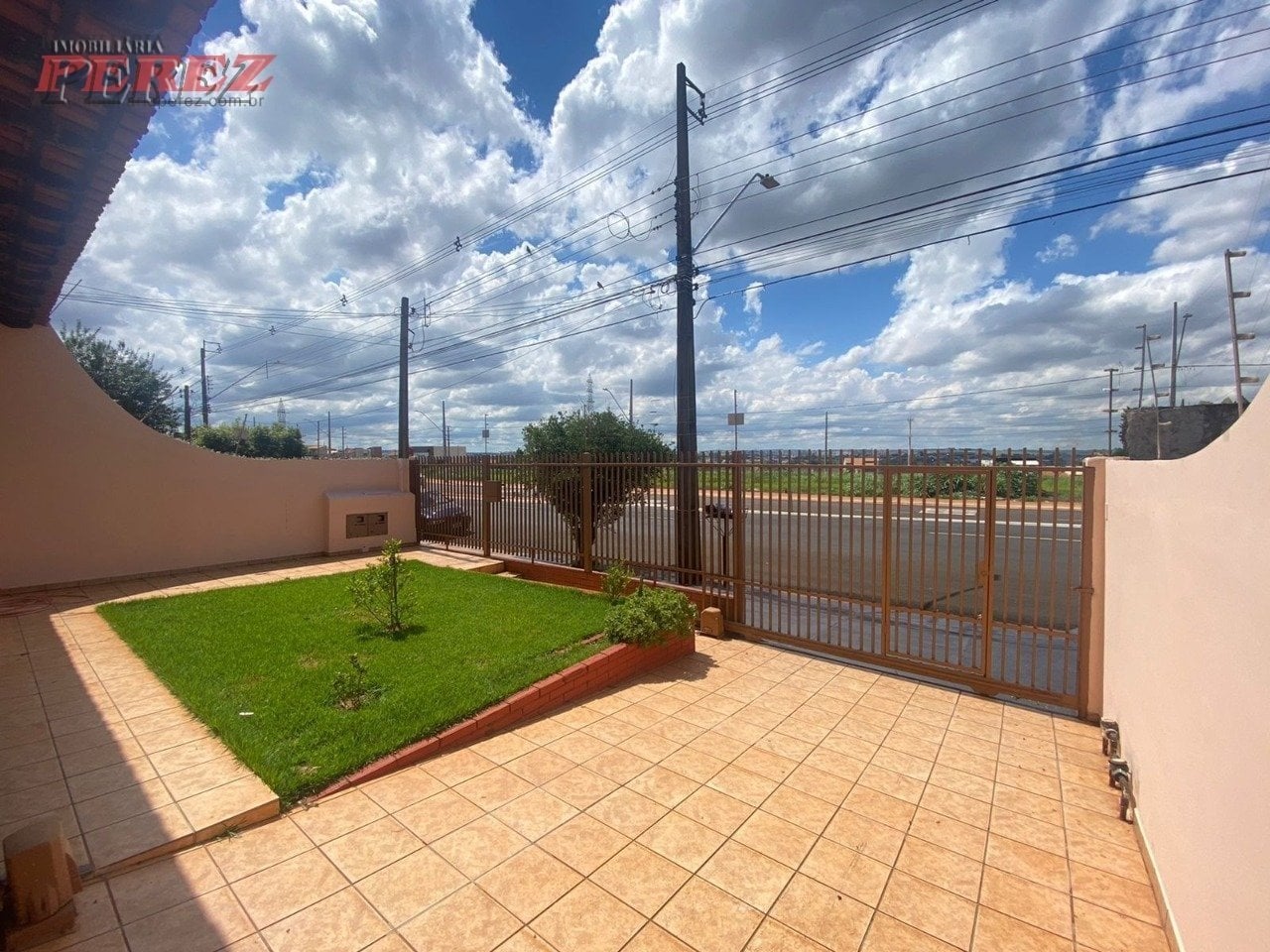 Casa para venda na região Leste de Londrina, localizada no Jarim Morumbi.