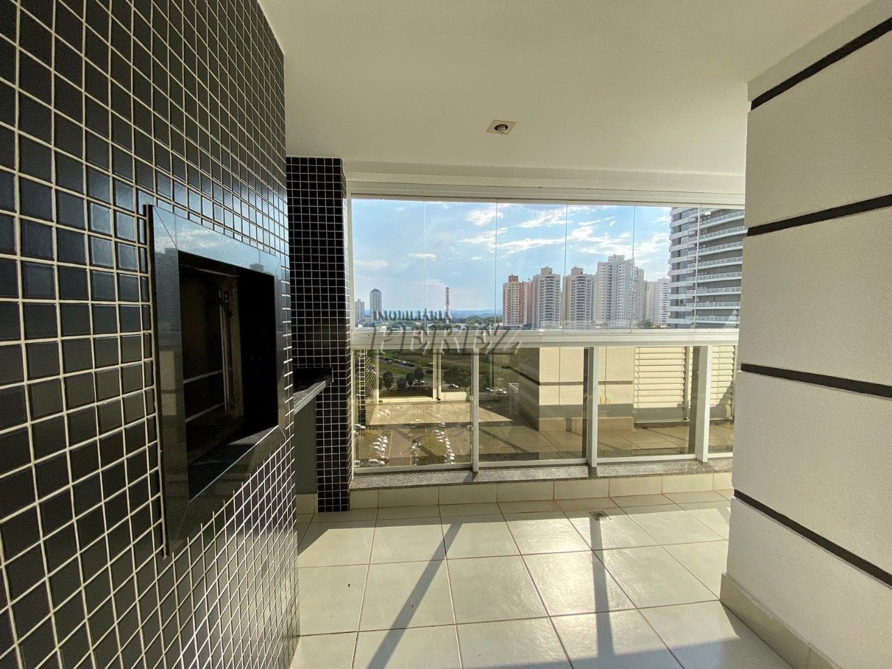 Apartamento para alugar na Gleba Palhano em Londrina, Edifício Fountain Hit Residence