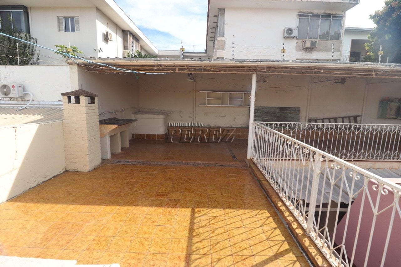 Sobrado à venda e locação na região oeste em Londrina, Bairro Quebec.