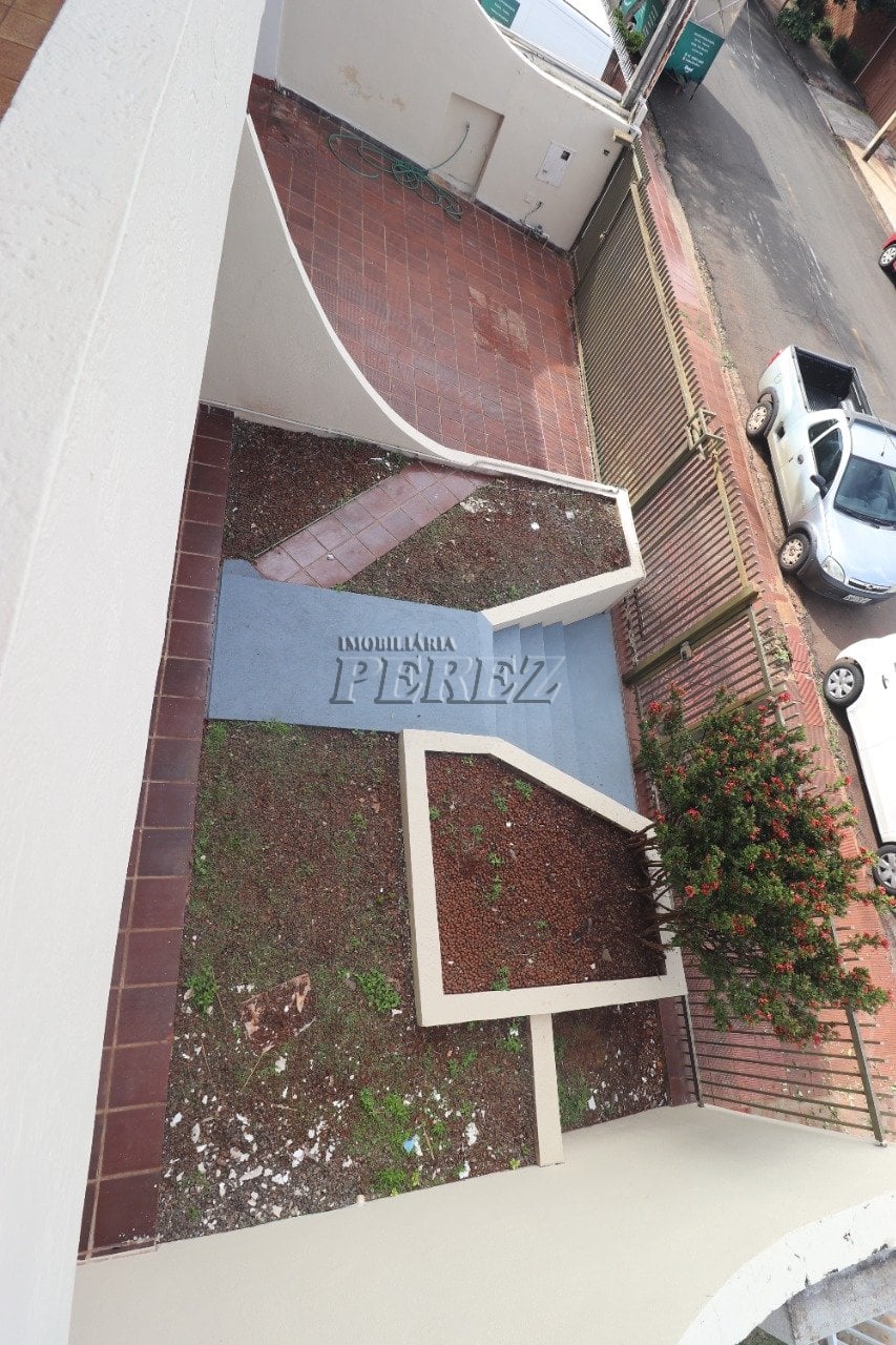 Sobrado à venda e locação na região oeste em Londrina, Bairro Quebec.