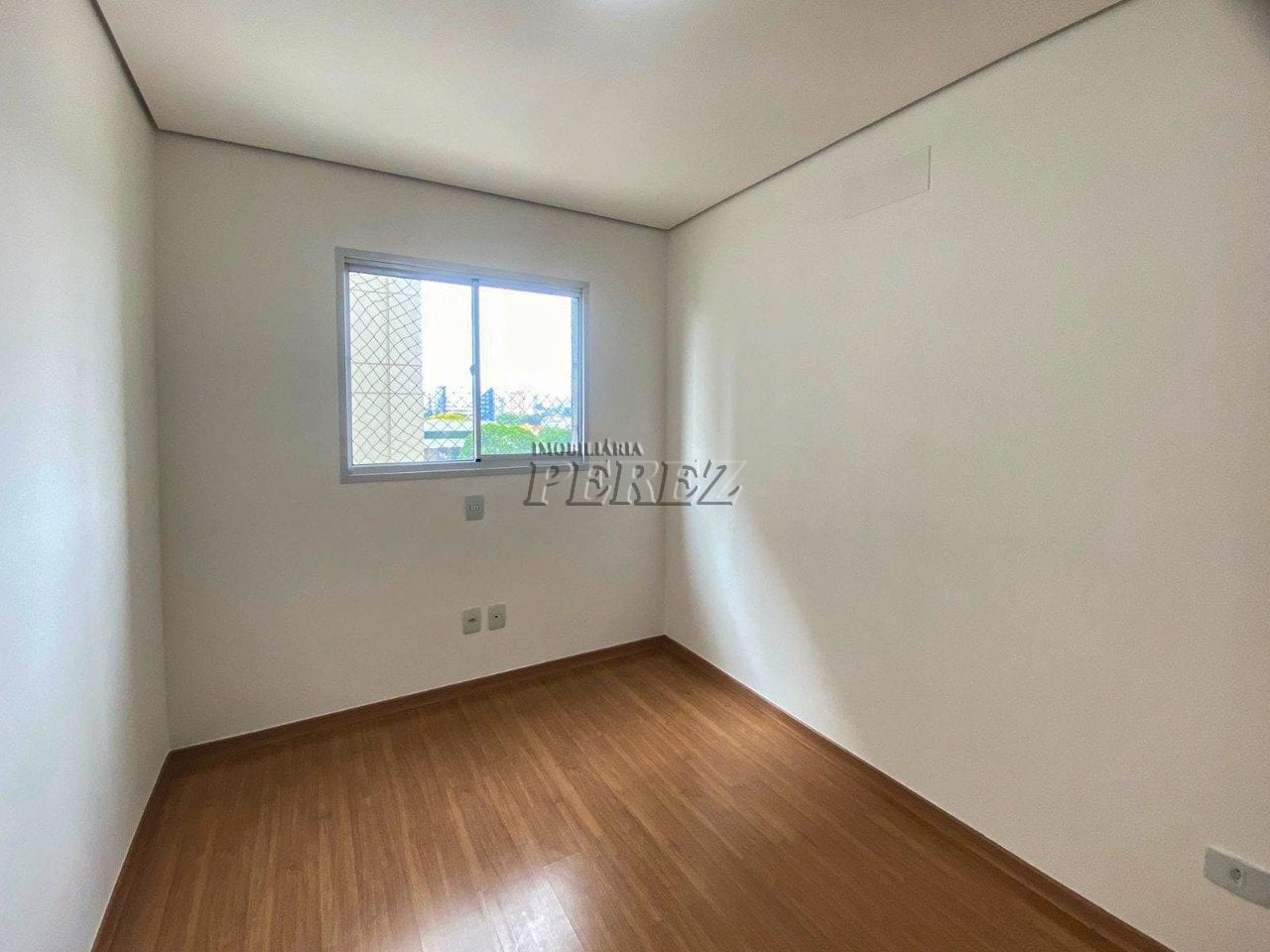 Apartamento para alugar no centro de Londrina, Edifício Aruak.