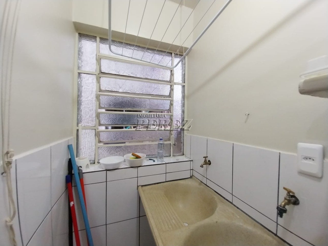 Apartamento à venda no centro de Londrina, Edifício Dona Adelaide