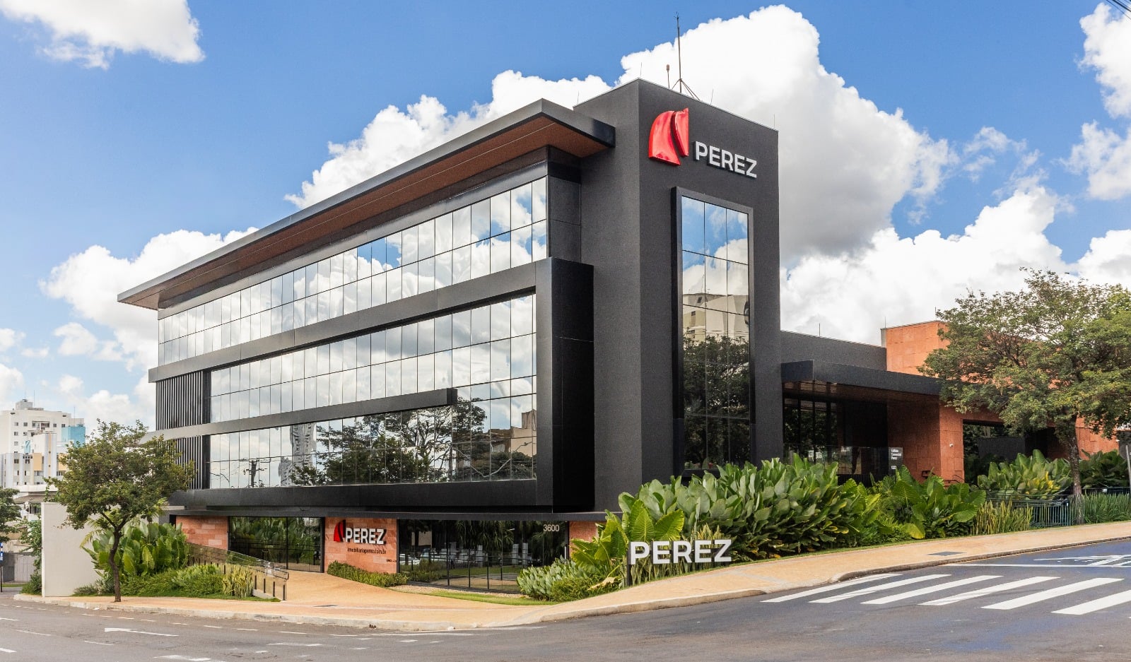 Imobiliária Perez: 35 anos fazendo parte da história de Londrina - A Imobiliária Perez completa 35 anos de atuação em Londrina,...