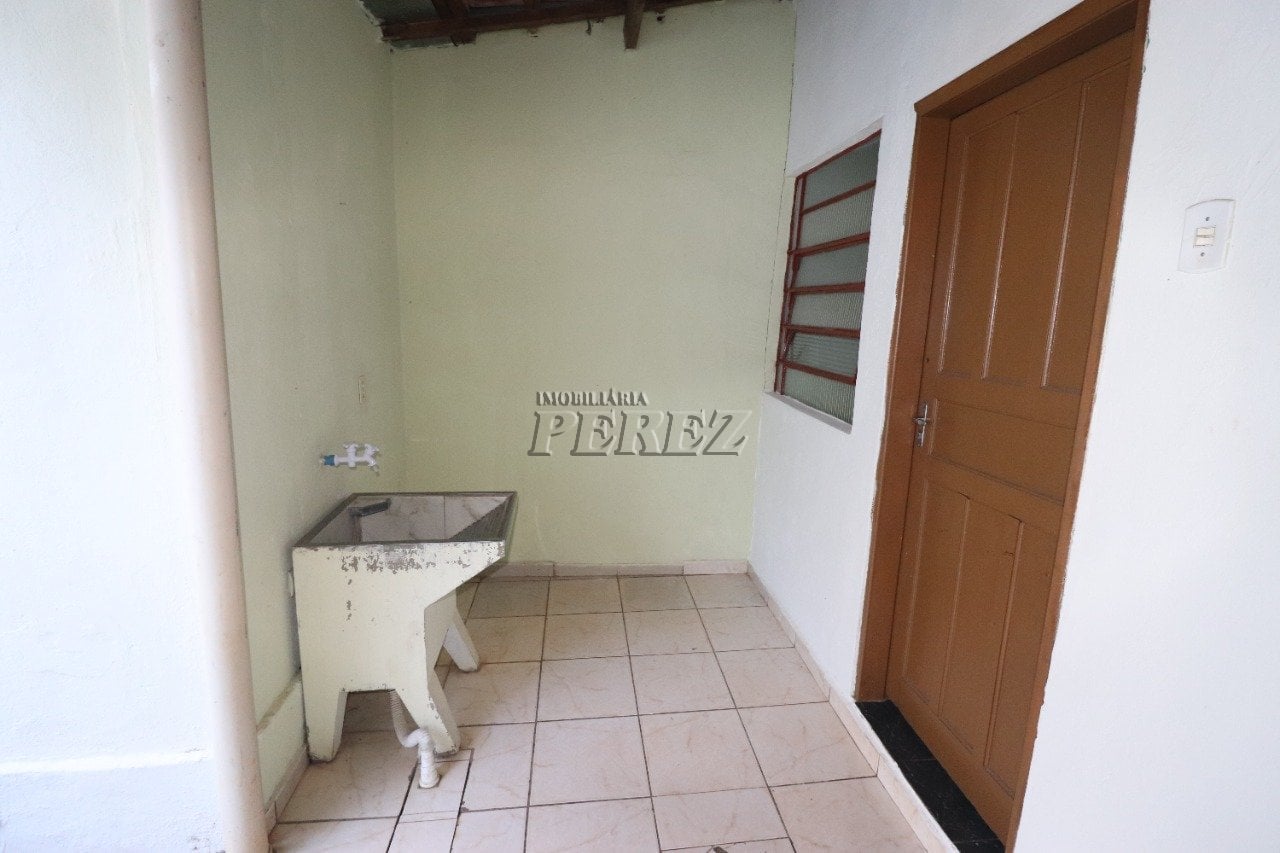 Casa para alugar na região oeste de Londrina - Santa Rita