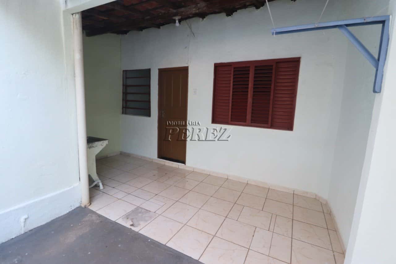 Casa para alugar na região oeste de Londrina - Santa Rita — foto principal