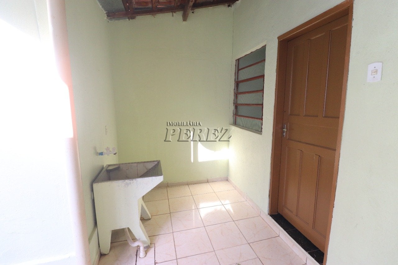 Casa para alugar na região oeste de Londrina - Santa Rita