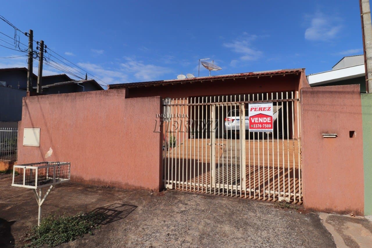 Casa à venda no Jardim Morumbi, região leste de Londrina.