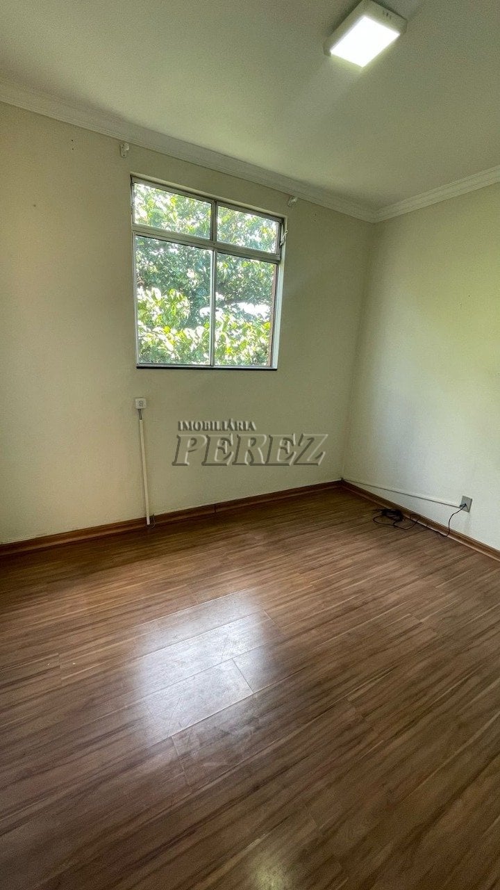 Apartamento à venda no Edifício Anselmo Vedoato na região norte de Londrina - Nova Olinda