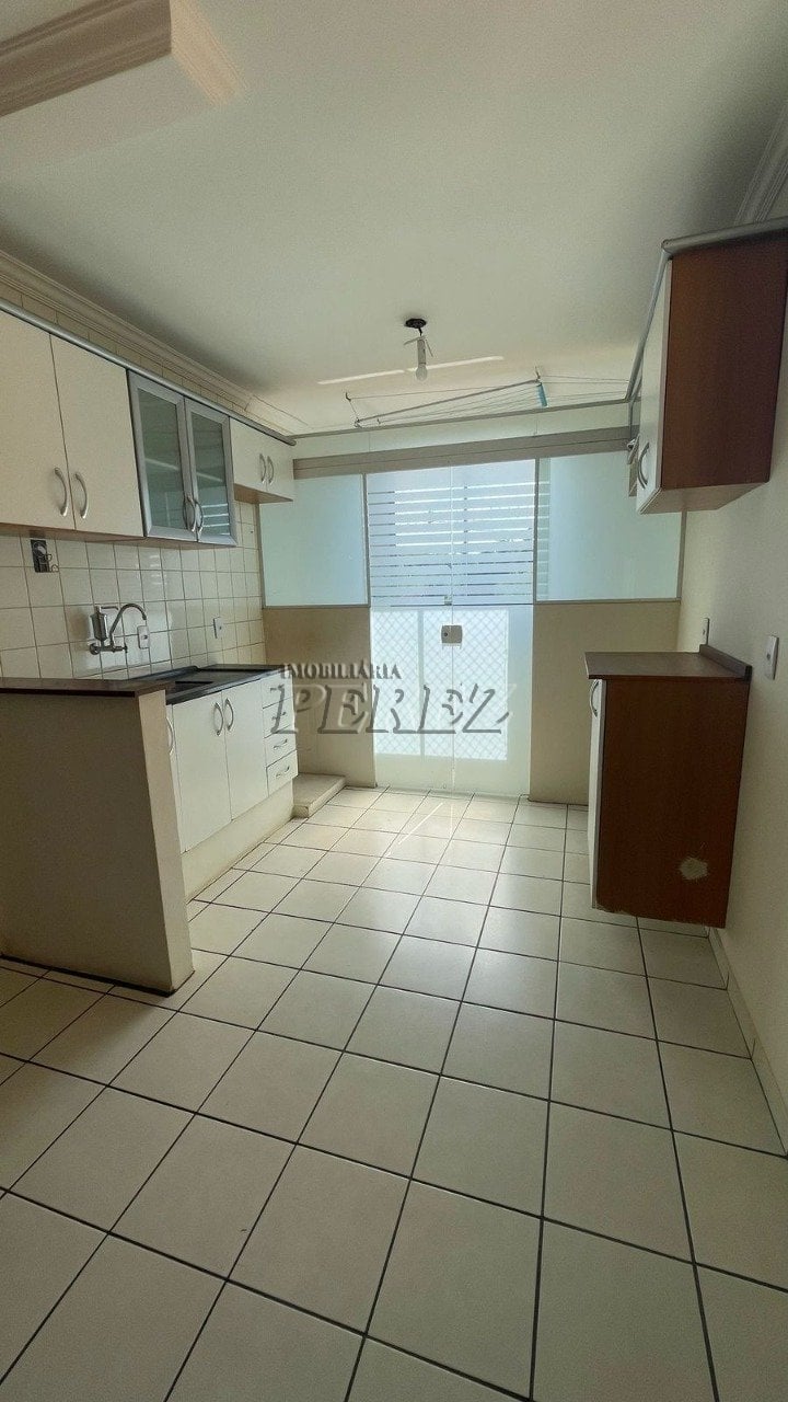 Apartamento à venda no Edifício Anselmo Vedoato na região norte de Londrina - Nova Olinda