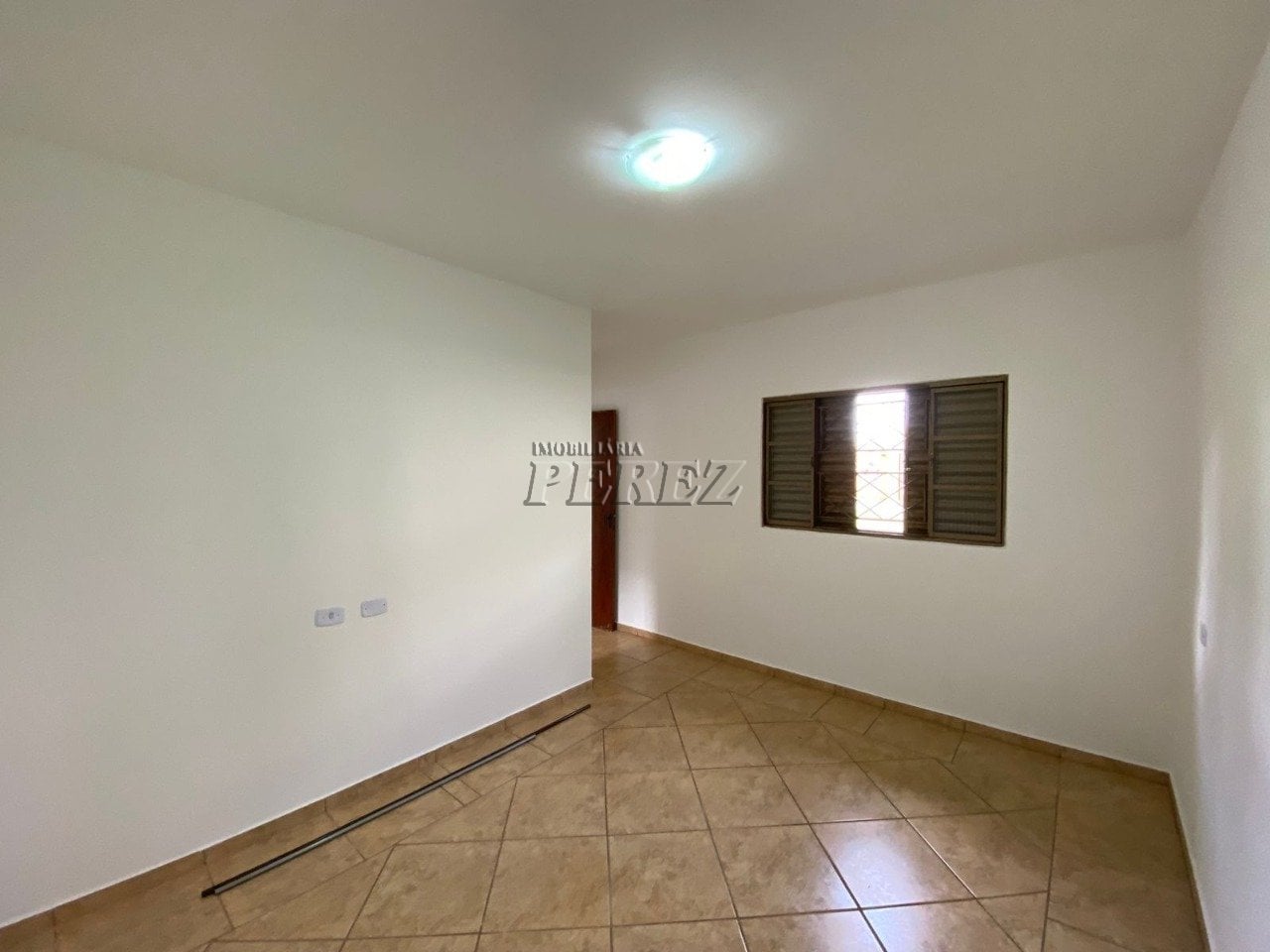 Casa para alugar no Antares, região leste em Londrina.