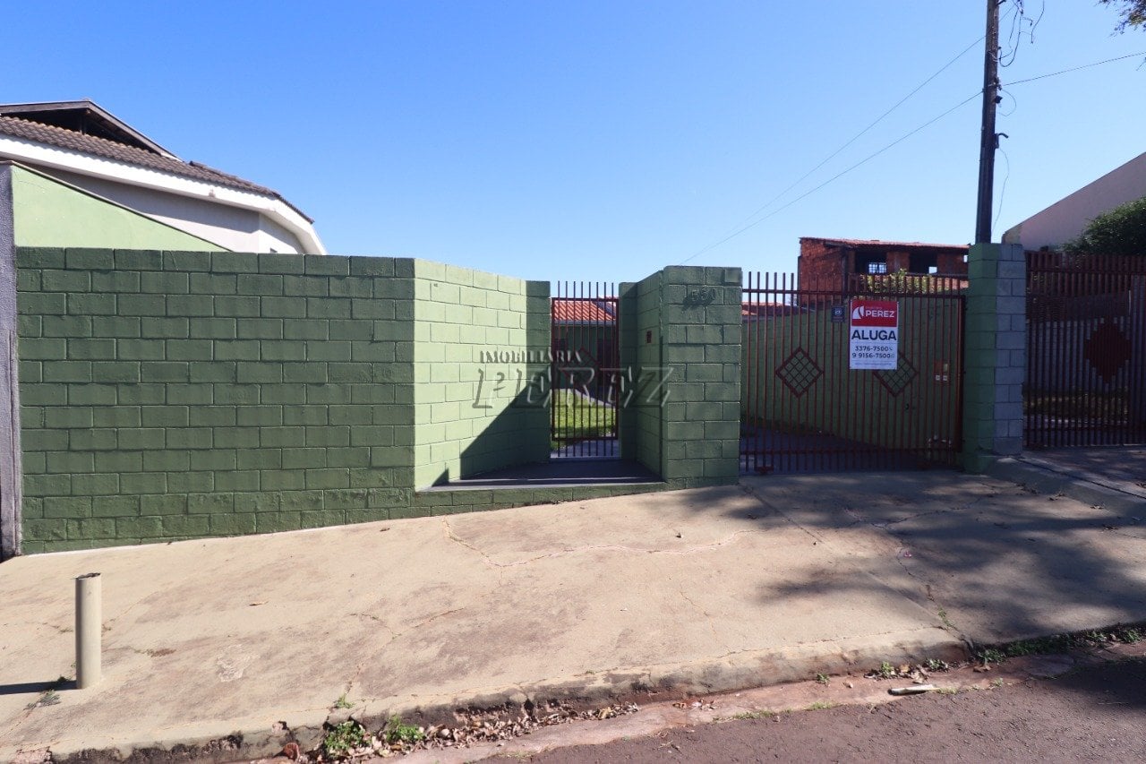 Casa para alugar no Antares, região leste em Londrina.