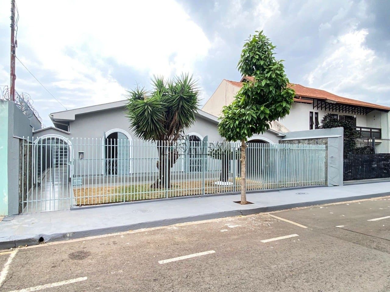 Casa para alugar no Lago Parque, região central de Londrina.