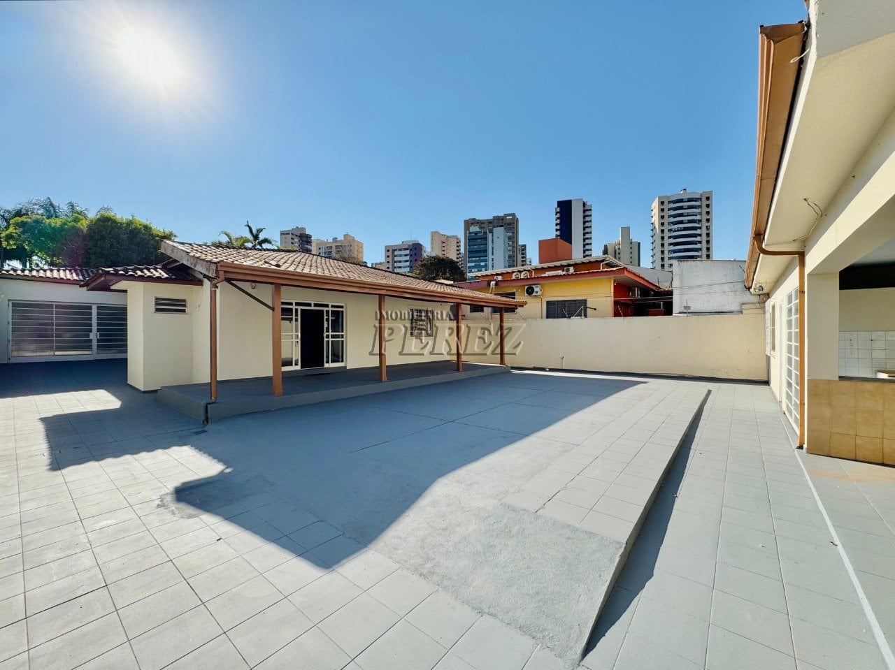 Casa comercial à venda e locação na Rua Belo Horizonte no centro de Londrina