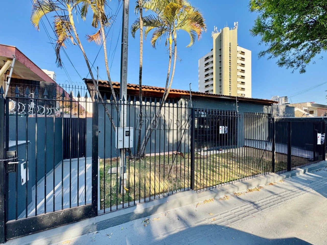 Casa comercial à venda e locação na Rua Belo Horizonte no centro de Londrina