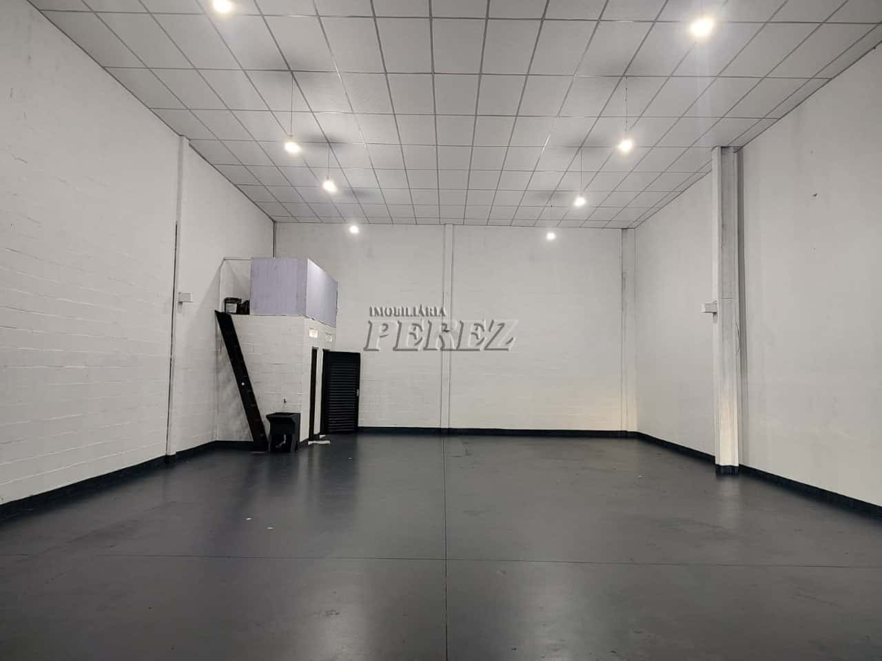 Salão comercial para alugar na Av. Saul Elkind - Região norte de Londrina — foto principal