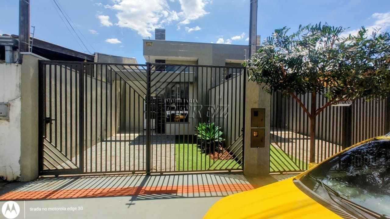 Casa geminada à venda no Jardim Operária na região leste de Londrina