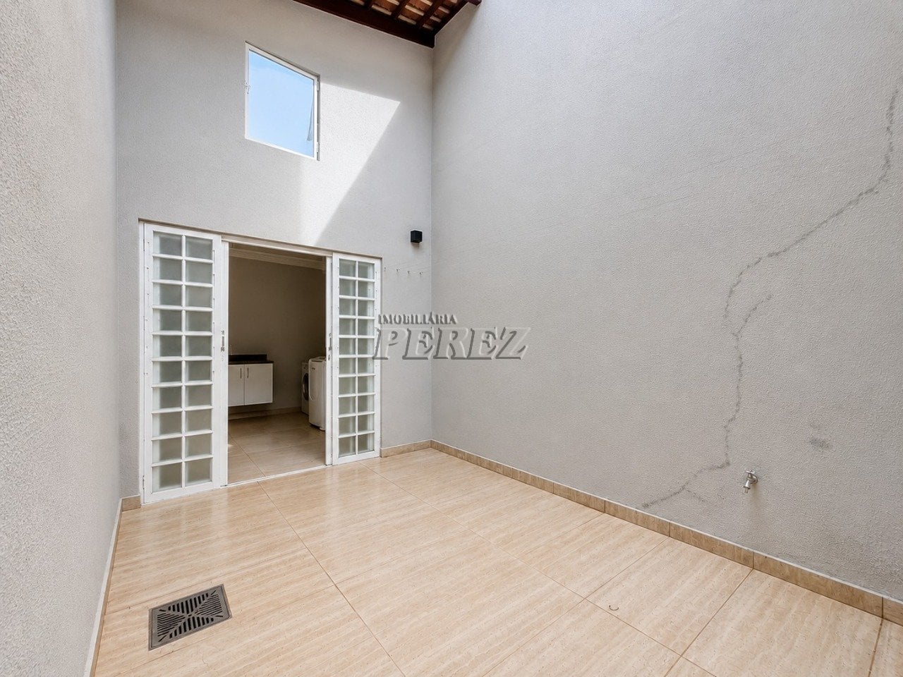 Sobrado comercial e residencial para alugar no Caravelle na região leste de Londrina