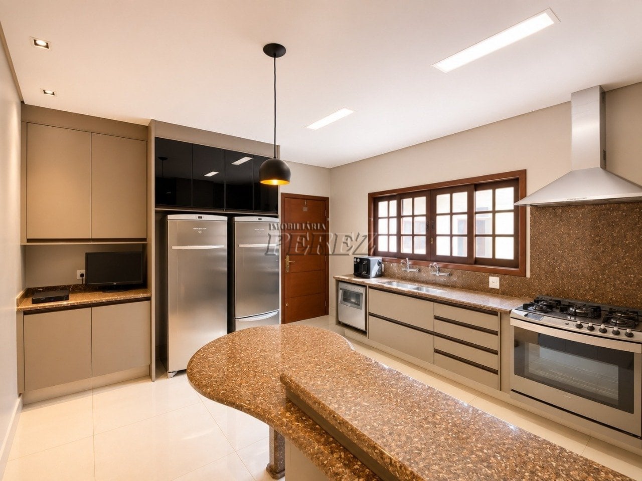 Sobrado comercial e residencial para alugar no Caravelle na região leste de Londrina
