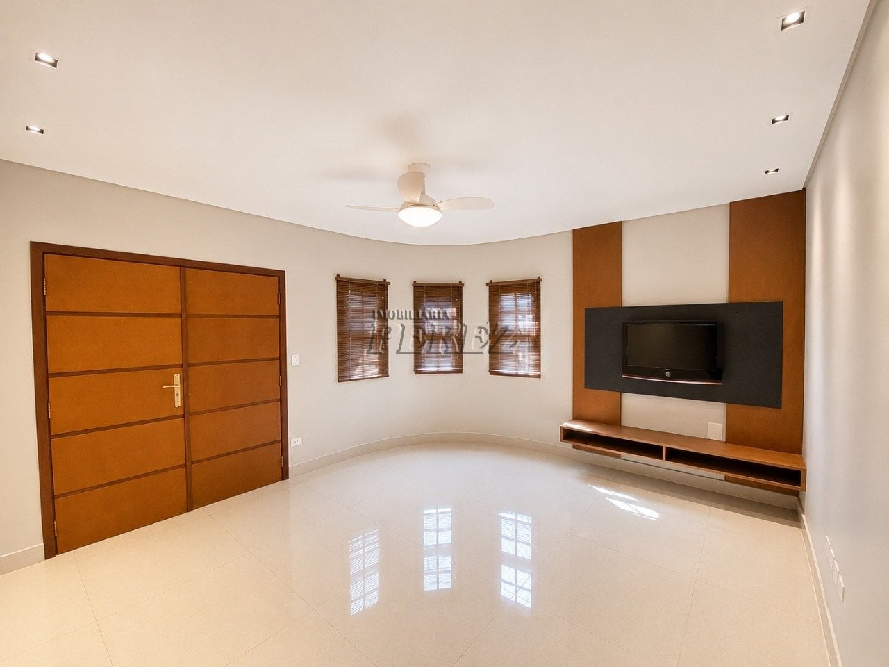 Sobrado comercial e residencial para alugar no Caravelle na região leste de Londrina