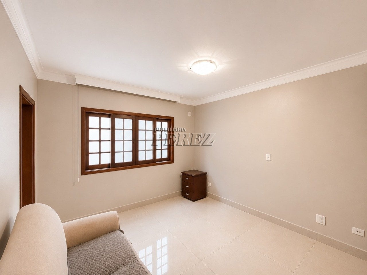 Sobrado comercial e residencial para alugar no Caravelle na região leste de Londrina