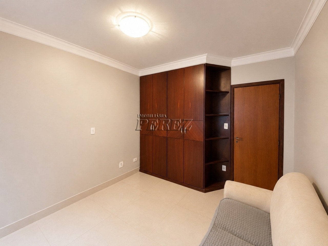 Sobrado comercial e residencial para alugar no Caravelle na região leste de Londrina