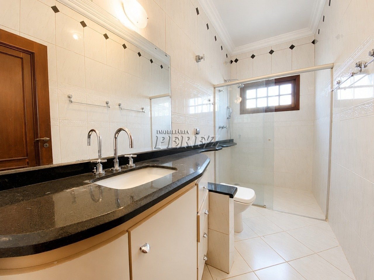 Sobrado comercial e residencial para alugar no Caravelle na região leste de Londrina
