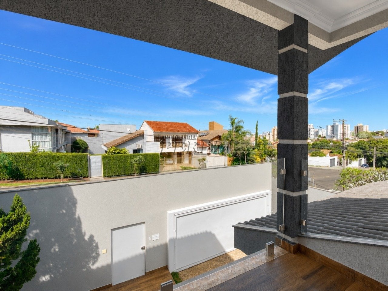 Sobrado comercial e residencial para alugar no Caravelle na região leste de Londrina