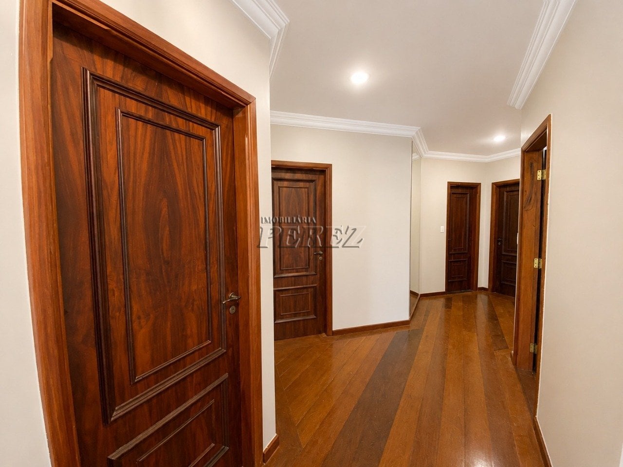 Sobrado comercial e residencial para alugar no Caravelle na região leste de Londrina