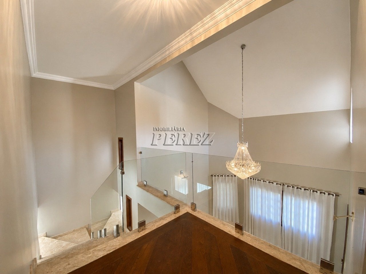 Sobrado comercial e residencial para alugar no Caravelle na região leste de Londrina