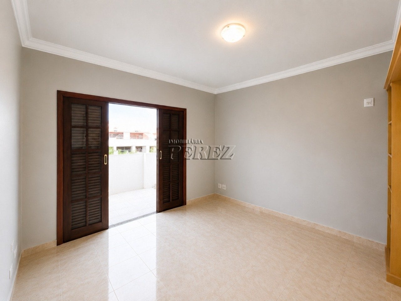 Sobrado comercial e residencial para alugar no Caravelle na região leste de Londrina