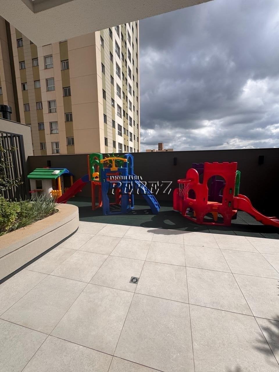 Apartamento à venda no Edifício Lunaparque na região oeste de Londrina