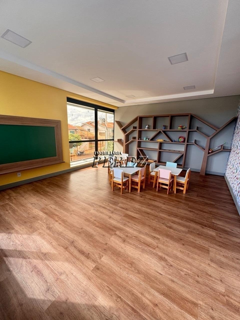 Apartamento à venda no Edifício Lunaparque na região oeste de Londrina
