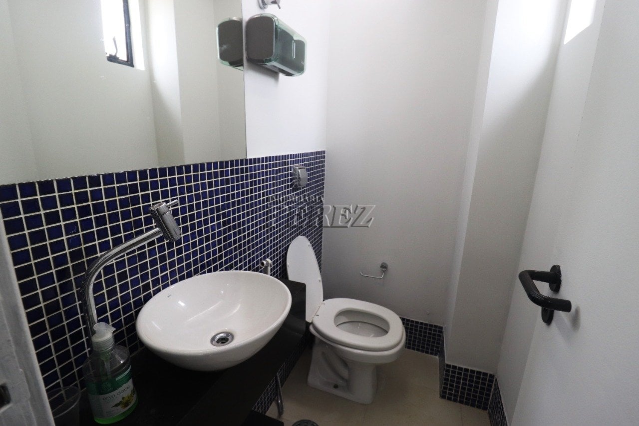 Sala comercial para alugar no Comercial Mercúrio na Rua Espírito Santo, no Centro de Londrina.