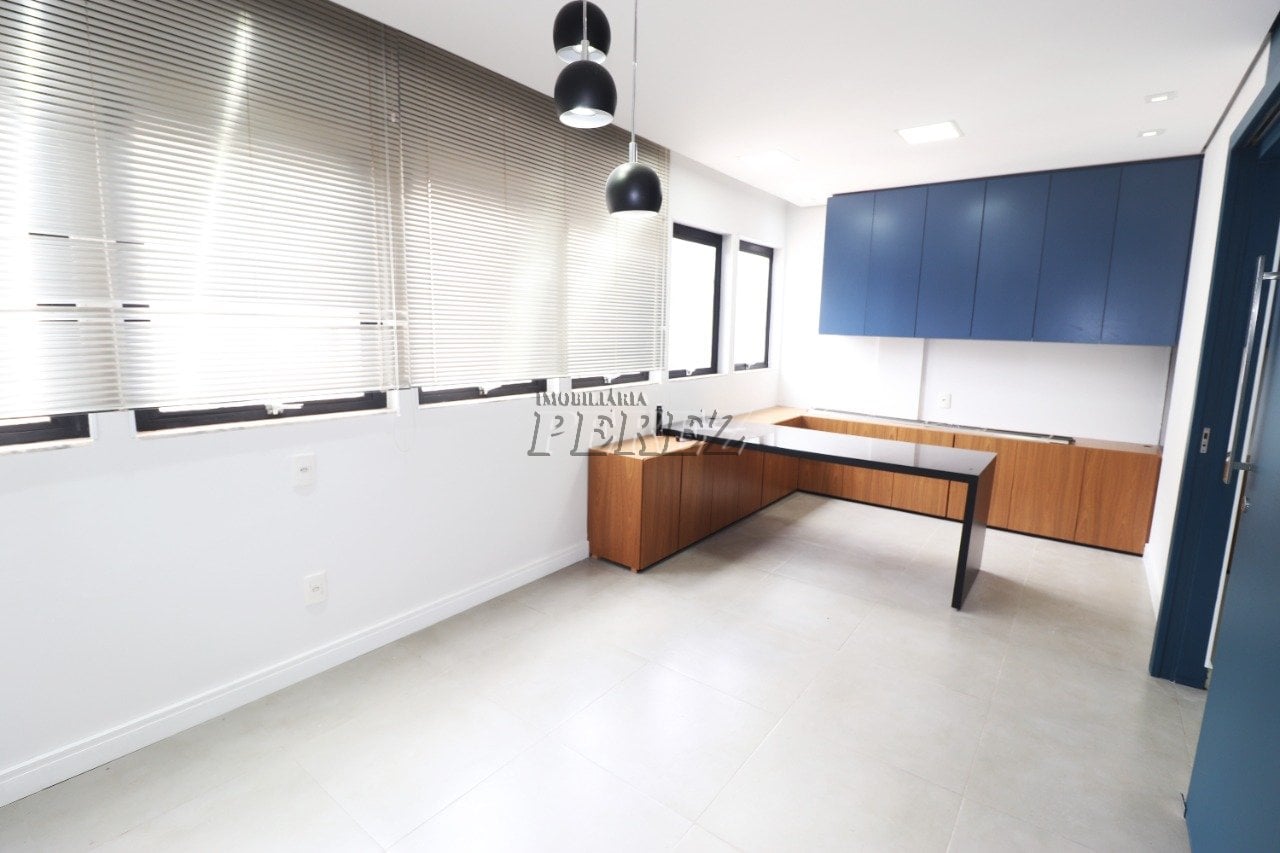 Sala comercial para alugar no Comercial Mercúrio na Rua Espírito Santo, no Centro de Londrina.