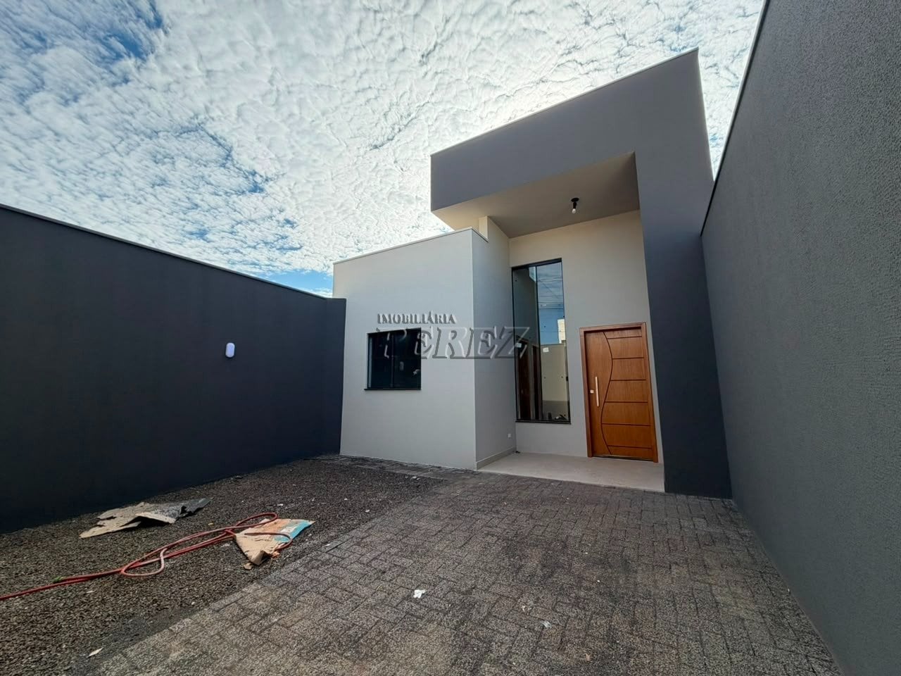 Casa à venda na região oeste de Londrina - Colinas