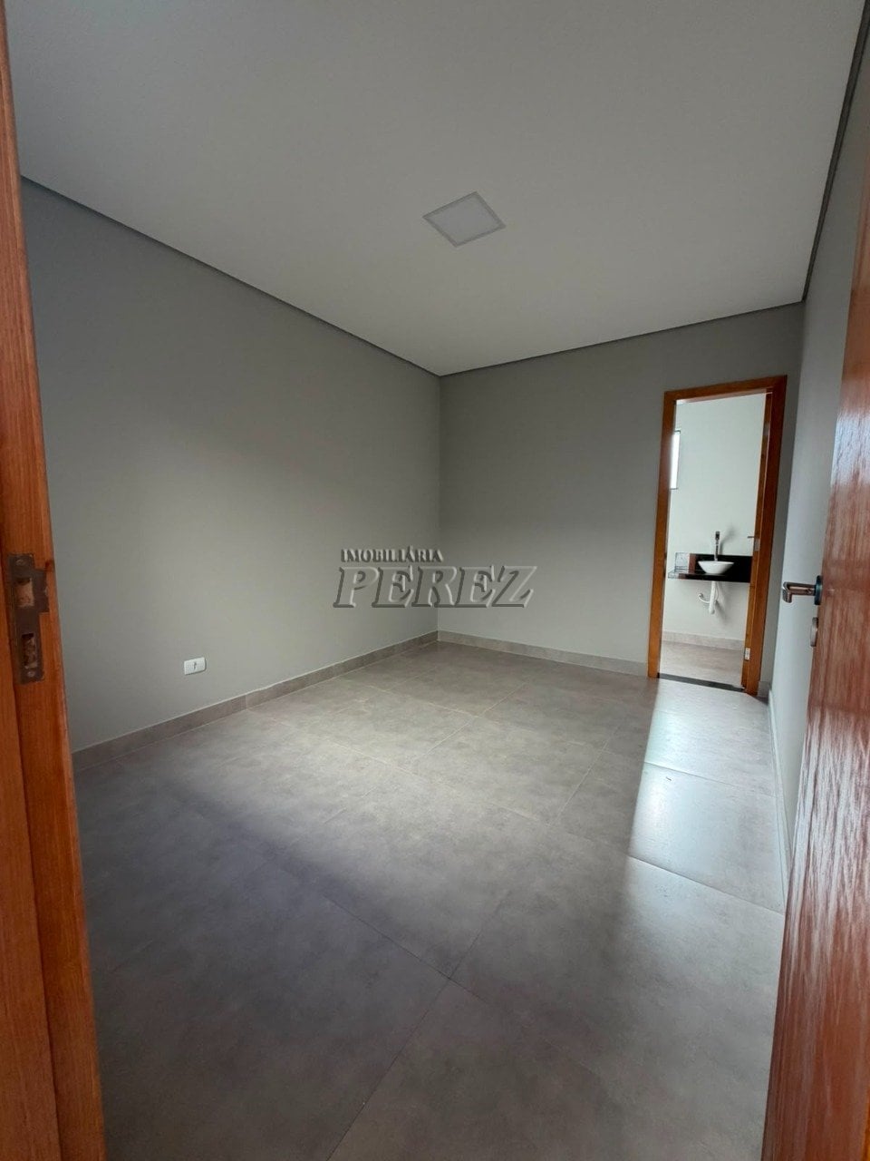 Casa à venda na região oeste de Londrina - Colinas