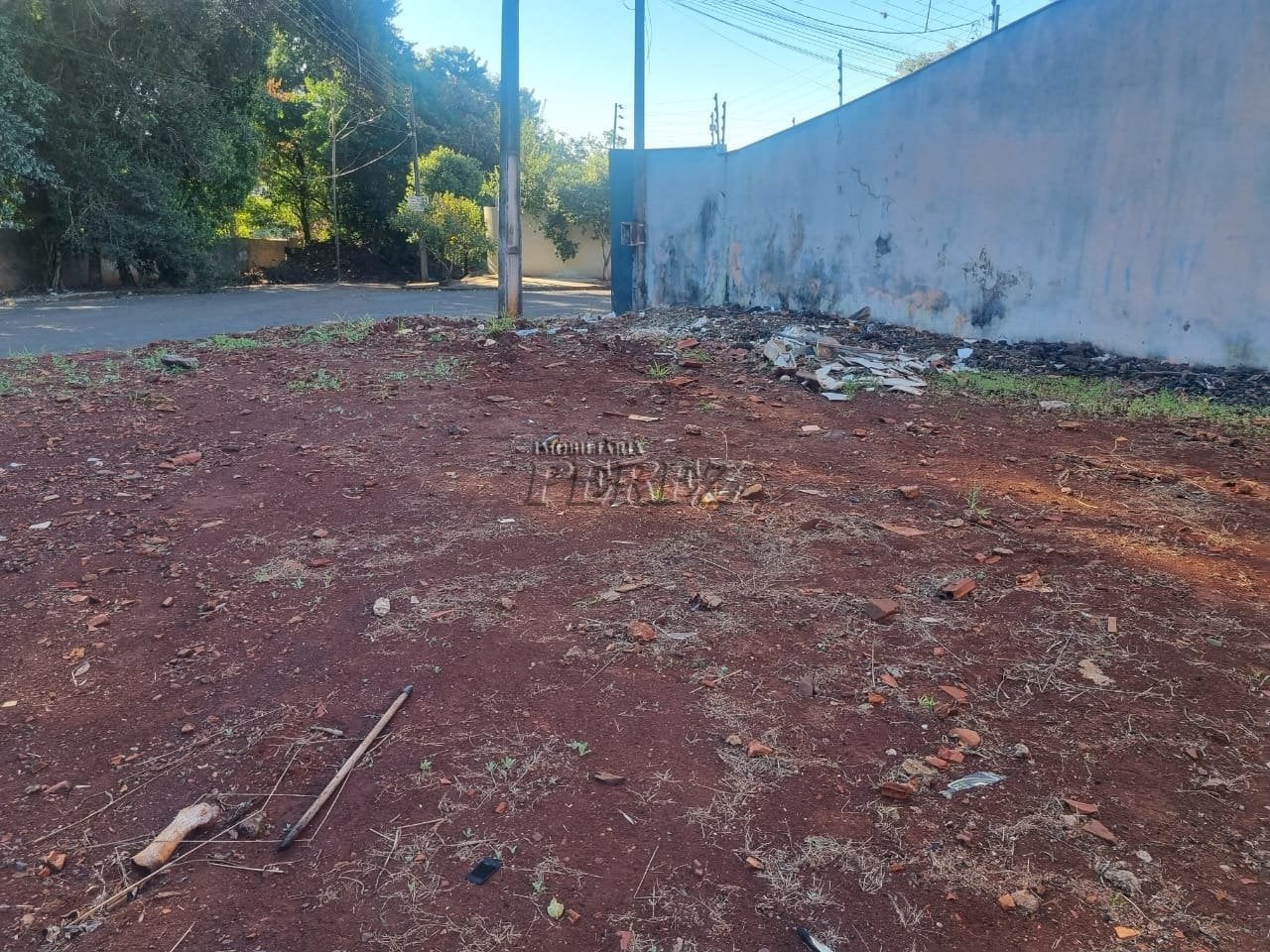 Terreno à venda no Jardim Santa Cruz na região norte de Londrina - Rua Remo Ferrarese