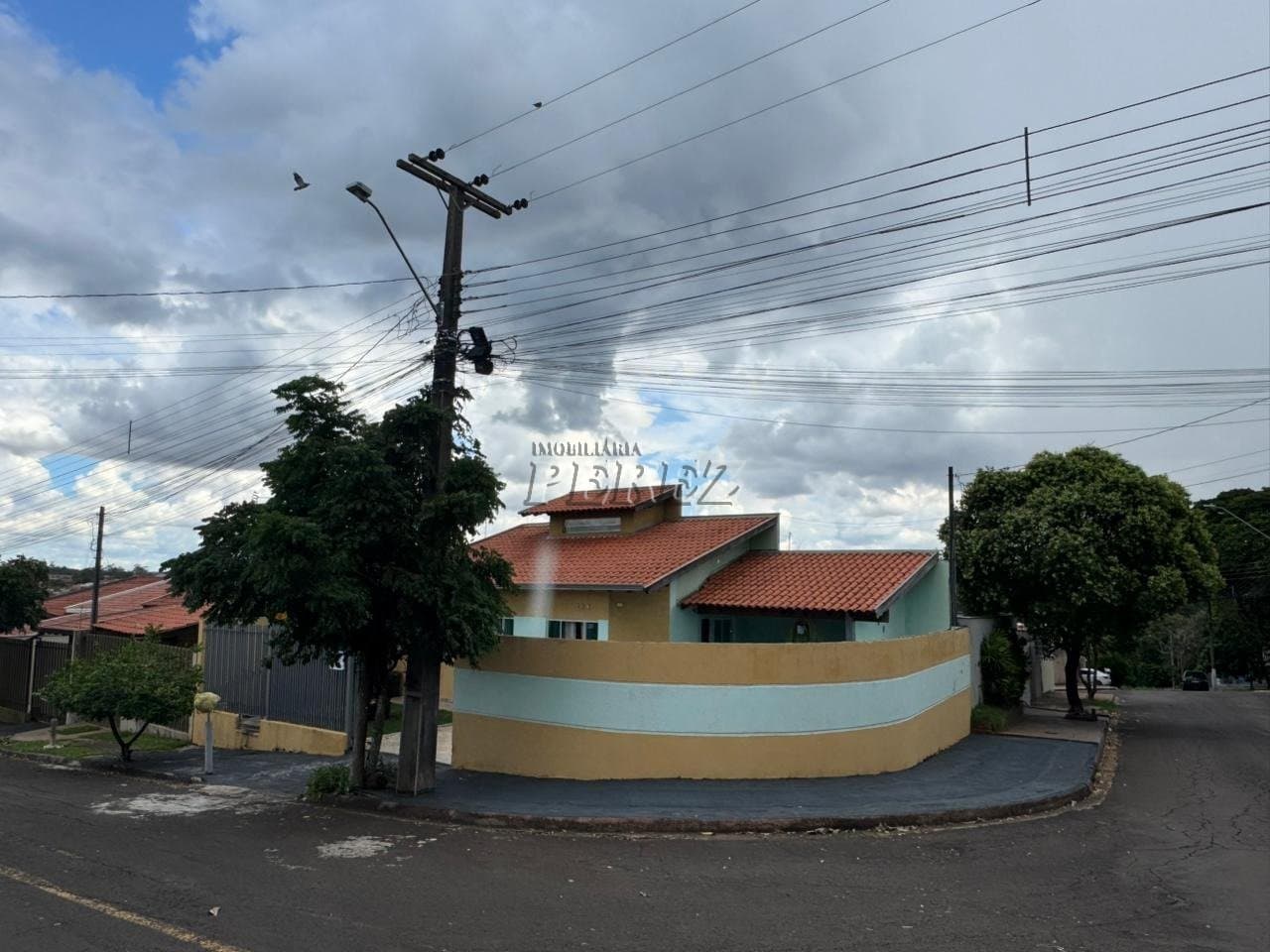 Casa à venda na região leste de Londrina - Ernani Moura Lima