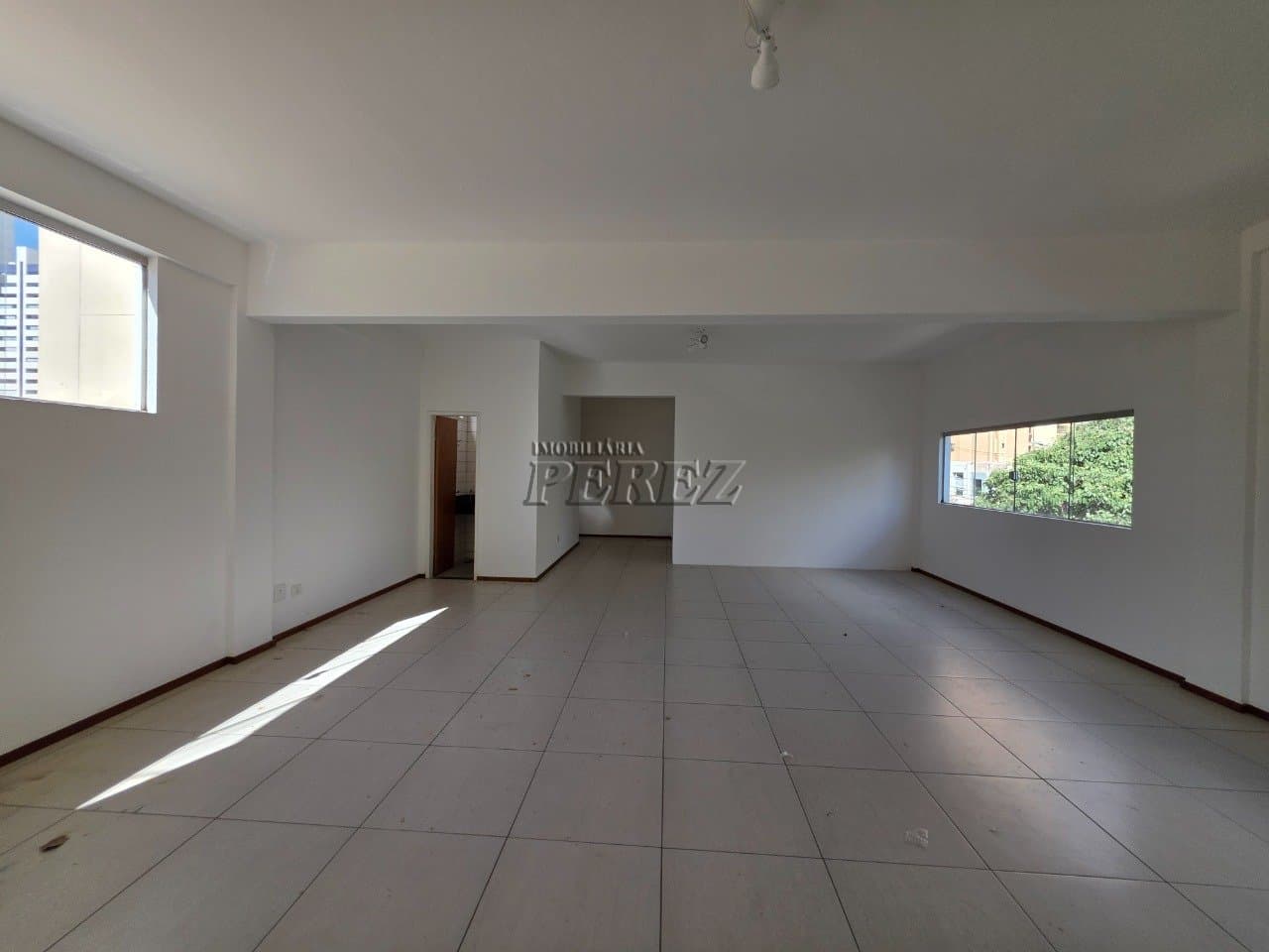 Sala comercial para alugar no centro de Londrina - Rua Pará