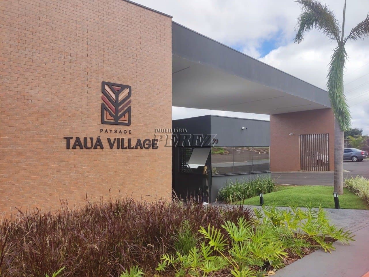 Terreno à venda no Tauá Village na região leste de Londrina